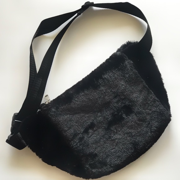 Only 1️⃣ Left! Fanny Pack with Hand Warmer - Picture 1 of 8